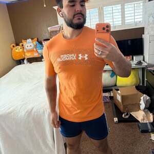 Under Armour T-Shirt Graphic Tee Mens Medium Orange